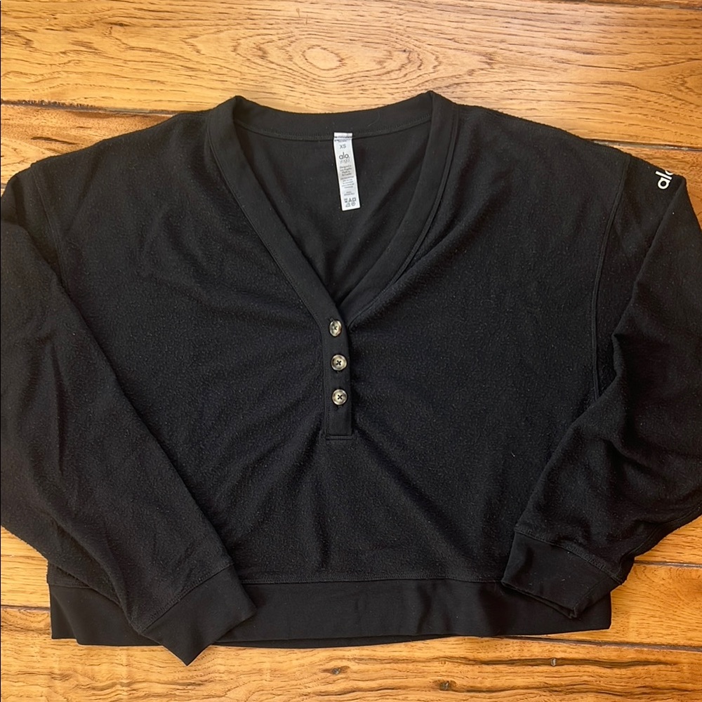ALO Yoga Cropped Boxy V-Neck Top